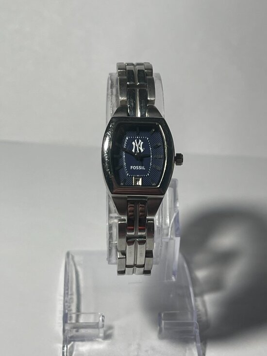 New York Yankees MLB Stainless-Steel Bracelet Watch by Fossil NEW main image 5